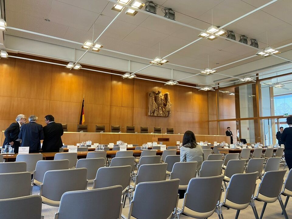Der Sitzungssaal des Bundesverfassungsgerichts am ersten Verhandlungstag